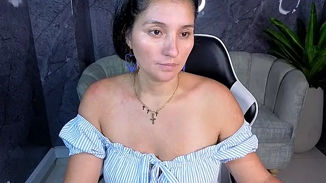 Snapshot of Alisson_tx_ chatting on 04/17/26, 09:45 Alisson tx online show from 04/17/26, 09:45