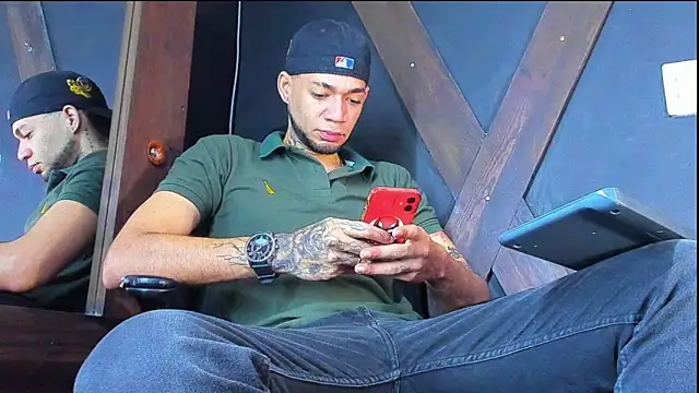Snapshot of Daniel_huge22 chatting on 05/08/26, 01:49 Daniel huge22 online show from 05/08/26, 01:49