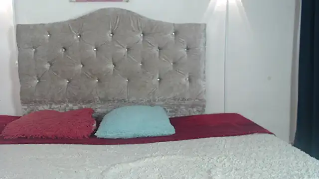 lunakisscs online show from 04/07/26, 09:15