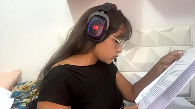 IsisValentine online show from 04/14/26, 06:14