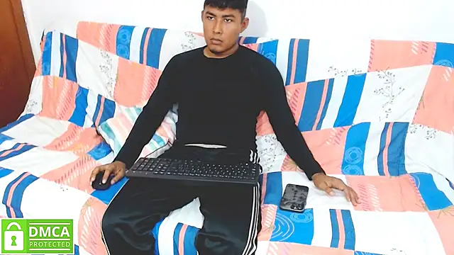 Snapshot of Denzel_Ass26 chatting on 05/13/26, 12:19 Denzel Ass26 online show from 05/13/26, 12:19