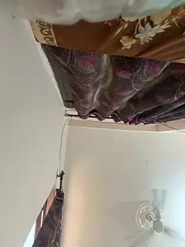 Love Birds00 online show from 04/23/26, 11:31