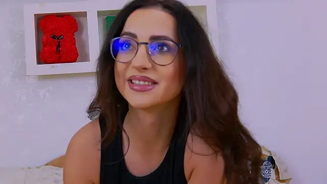 KarolDolly05 online show from 04/15/26, 02:24