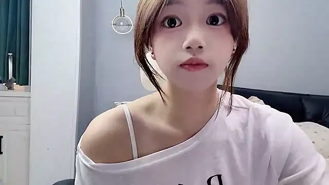 Lilababy00 online show from 06/10/26, 05:39
