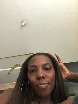 BryanaSmith24 online show from 04/24/26, 06:54