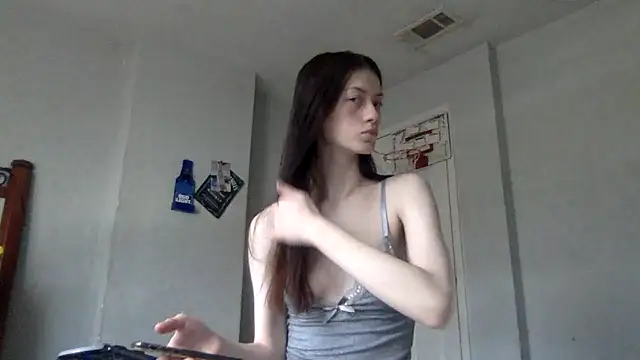 Munchkinbaby72318 online show from 05/19/26, 06:58