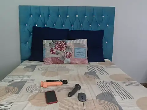 YourWifeyLily online show from 05/07/26, 08:58
