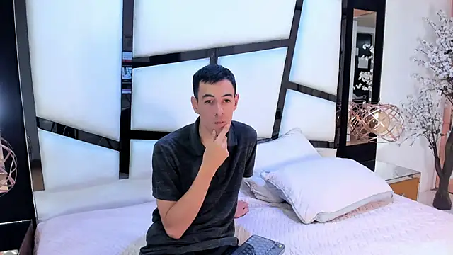 Lucie Mark online show from 04/10/26, 12:54