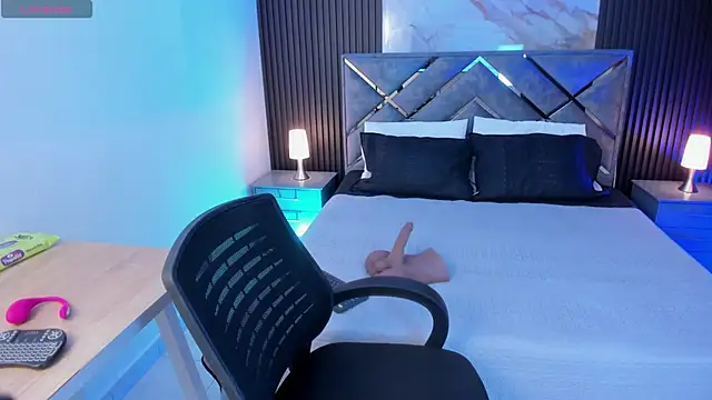 Milacurvy online show from 04/16/26, 07:25