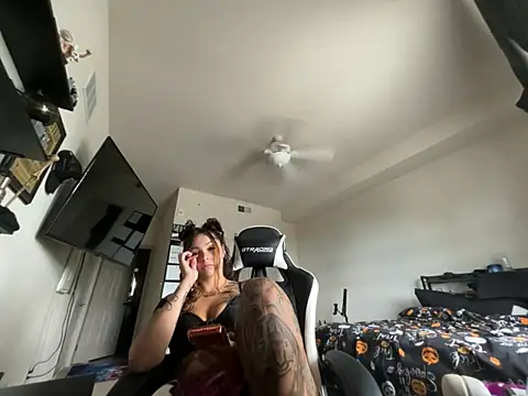 Tattedphoenix online show from 06/25/26, 06:01