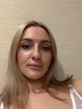 lovencat online show from 04/17/26, 08:45