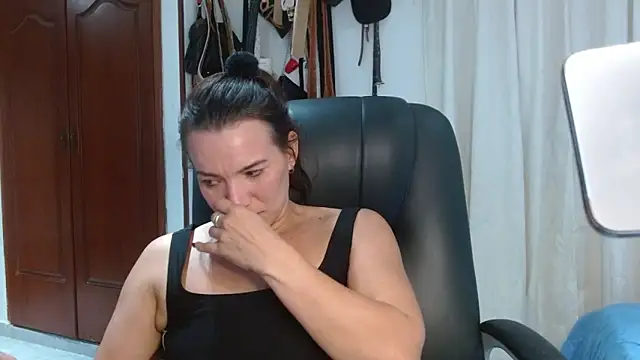 valery fitt online show from 04/19/26, 12:33