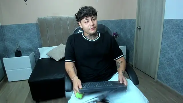 DAMON SALVATTORE online show from 04/14/26, 03:34