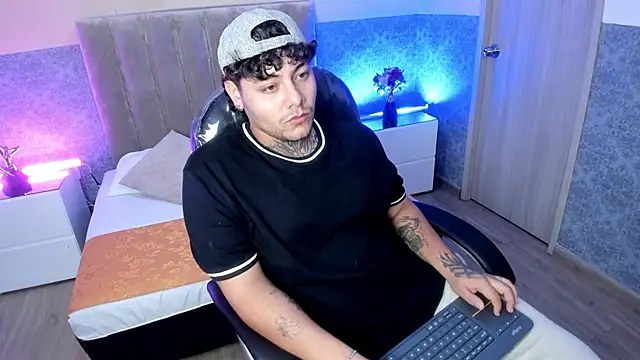 DAMON SALVATTORE online show from 04/21/26, 03:24