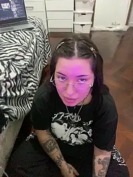 cherryxxox online show from 04/21/26, 01:42