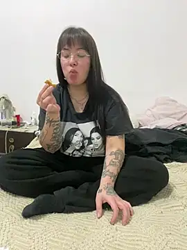cherryxxox online show from 05/11/26, 02:17