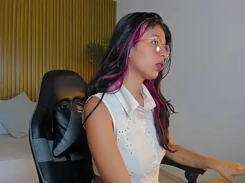 rosalita4  online show from 04/16/26, 07:36