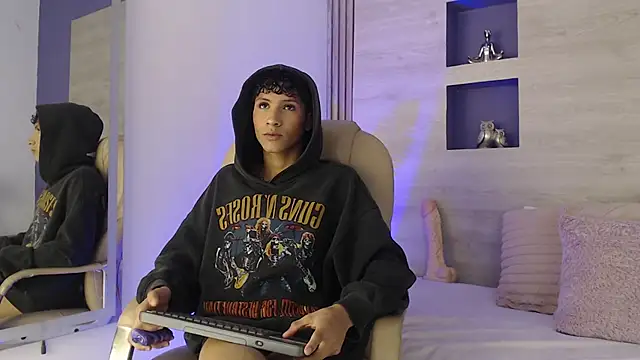 Velvet An online show from 04/17/26, 03:31