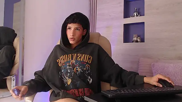 Velvet An online show from 04/18/26, 03:43