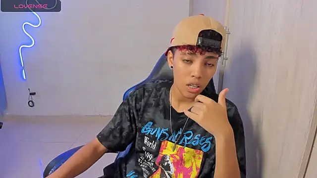 axel luxxx online show from 04/15/26, 07:58