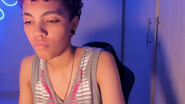 axel luxxx online show from 04/17/26, 02:09