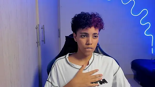 axel luxxx online show from 04/22/26, 01:08