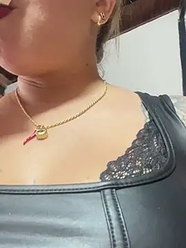 jade06  online show from 04/19/26, 05:23