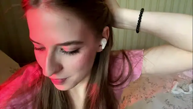 Snapshot of BambiBlush chatting on 05/06/26, 01:49 BambiBlush online show from 05/06/26, 01:49