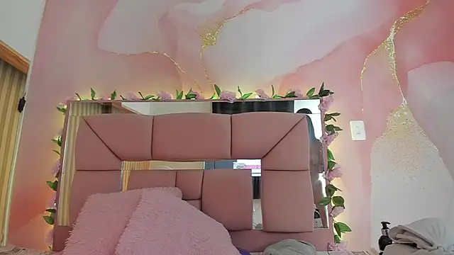 Honey  Kitty  online show from 04/23/26, 10:58