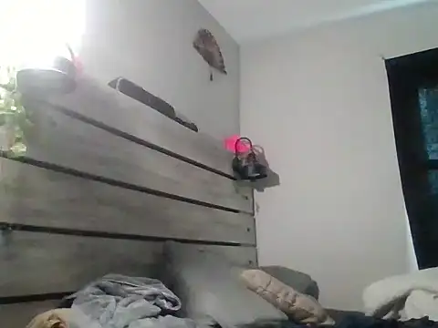 Snapshot of zdaddymm chatting on 06/28/26, 01:17 zdaddymm online show from 06/28/26, 01:17