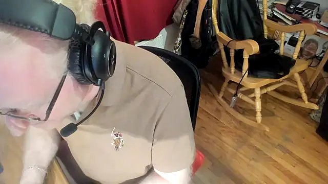 ChrisMtl83 online show from 04/10/26, 01:22