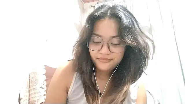 OliviaCarchi online show from 04/13/26, 10:43