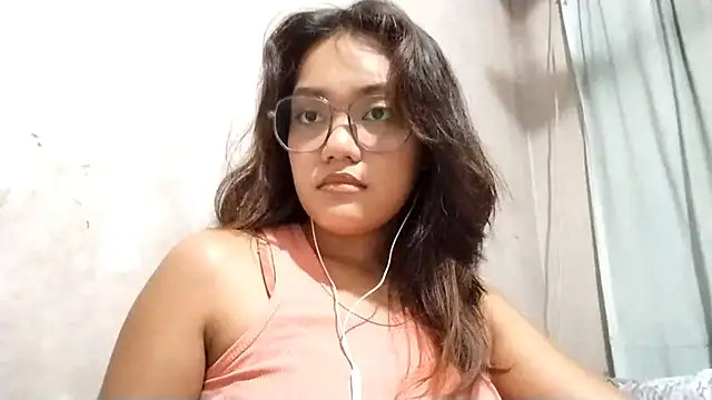 OliviaCarchi online show from 04/17/26, 12:30