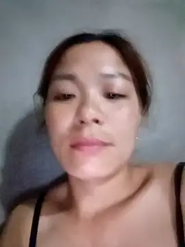 Snapshot of mia0033 chatting on 04/28/26, 02:33 mia0033 online show from 04/28/26, 02:33