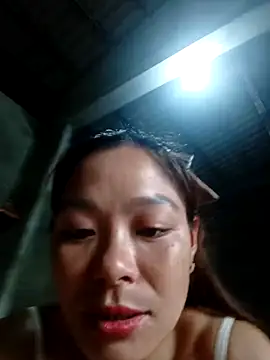 Snapshot of mia0033 chatting on 05/18/26, 05:13 mia0033 online show from 05/18/26, 05:13