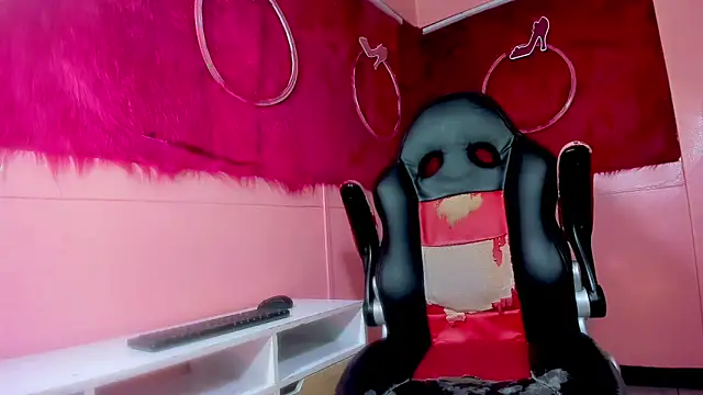 Mia dasilva  online show from 05/06/26, 07:08