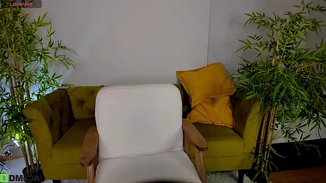 Snapshot of Riddle_Lay chatting on 05/11/26, 02:45 Riddle Lay online show from 05/11/26, 02:45