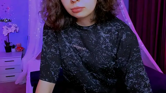 Snapshot of mia_mooon_ chatting on 05/11/26, 09:04 mia mooon online show from 05/11/26, 09:04