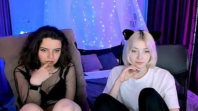 Snapshot of mia_mooon_ chatting on 05/19/26, 08:48 mia mooon online show from 05/19/26, 08:48