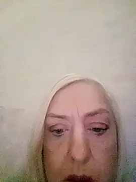 Julia20X online show from 04/18/26, 07:07