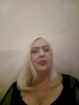 Julia20X online show from 04/19/26, 06:32