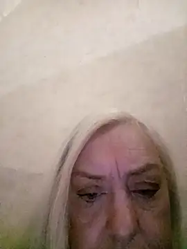 Julia20X online show from 04/20/26, 03:26