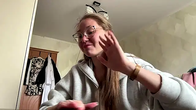 UncaringArtery online show from 04/22/26, 06:16