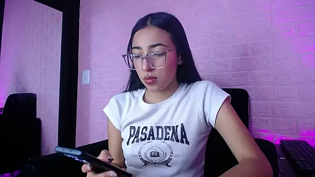 Snapshot of Violett1126 chatting on 07/23/26, 03:15 Violett1126 online show from 07/23/26, 03:15