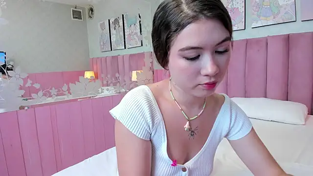 Hellencute18  online show from 04/20/26, 07:04