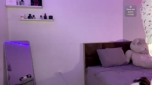 SophieLaine online show from 04/29/26, 06:03