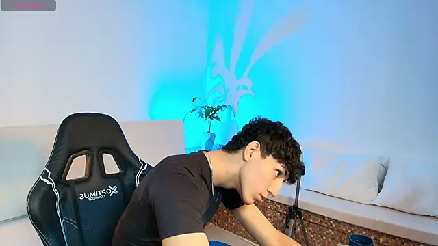 Valentino Rey online show from 04/14/26, 12:00