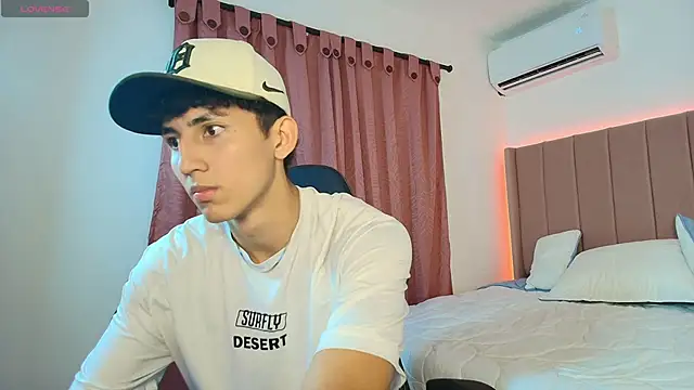 Valentino Rey online show from 04/20/26, 12:08