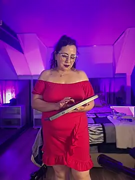 Jenifer cruz online show from 04/11/26, 07:45