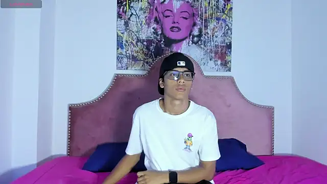 LiamKron online show from 04/10/26, 11:37